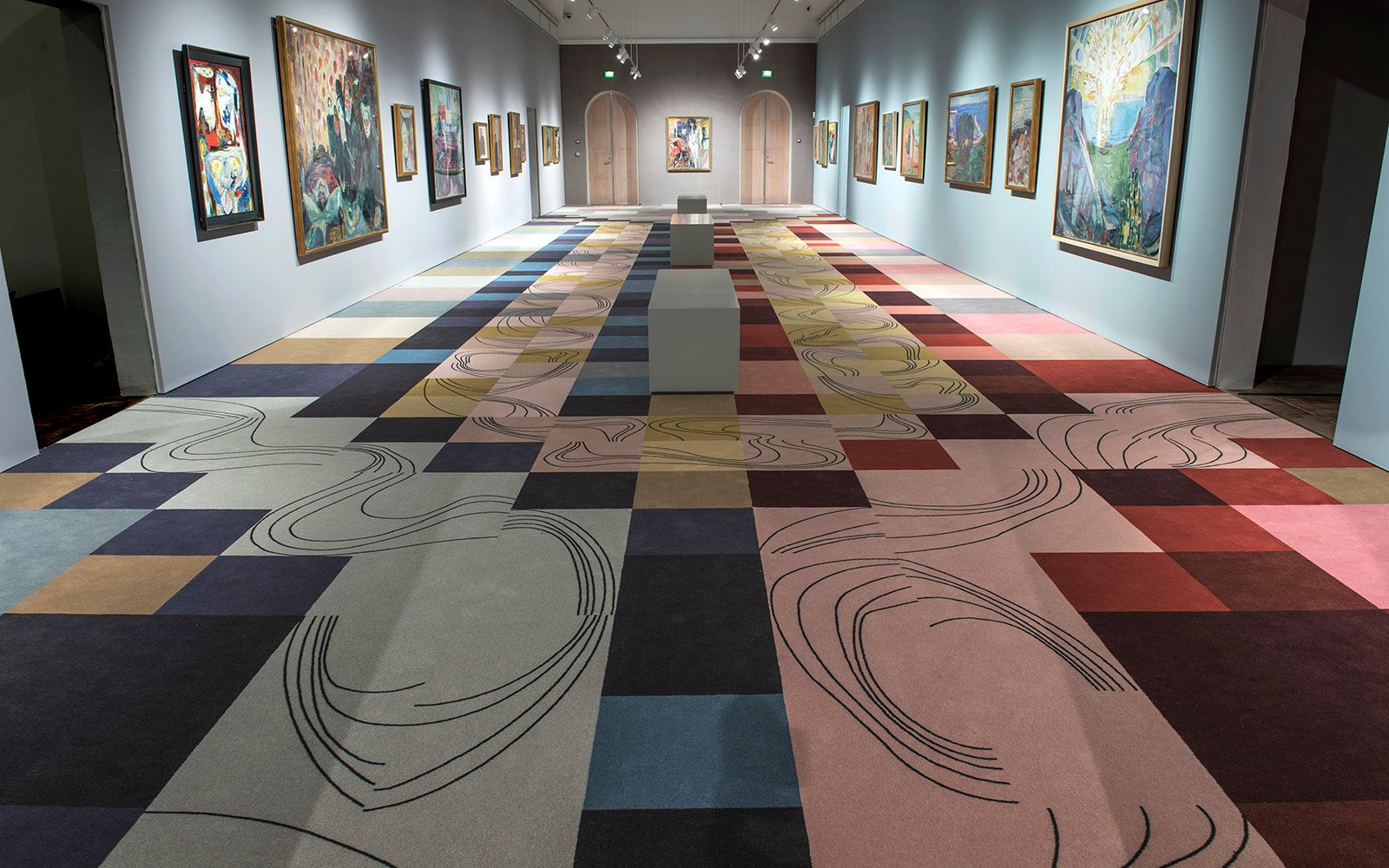 Multi coloured pattern carpet at the danish art museum Jorn in Silkeborg moquette-en-lé-au-musée-d'art-danois